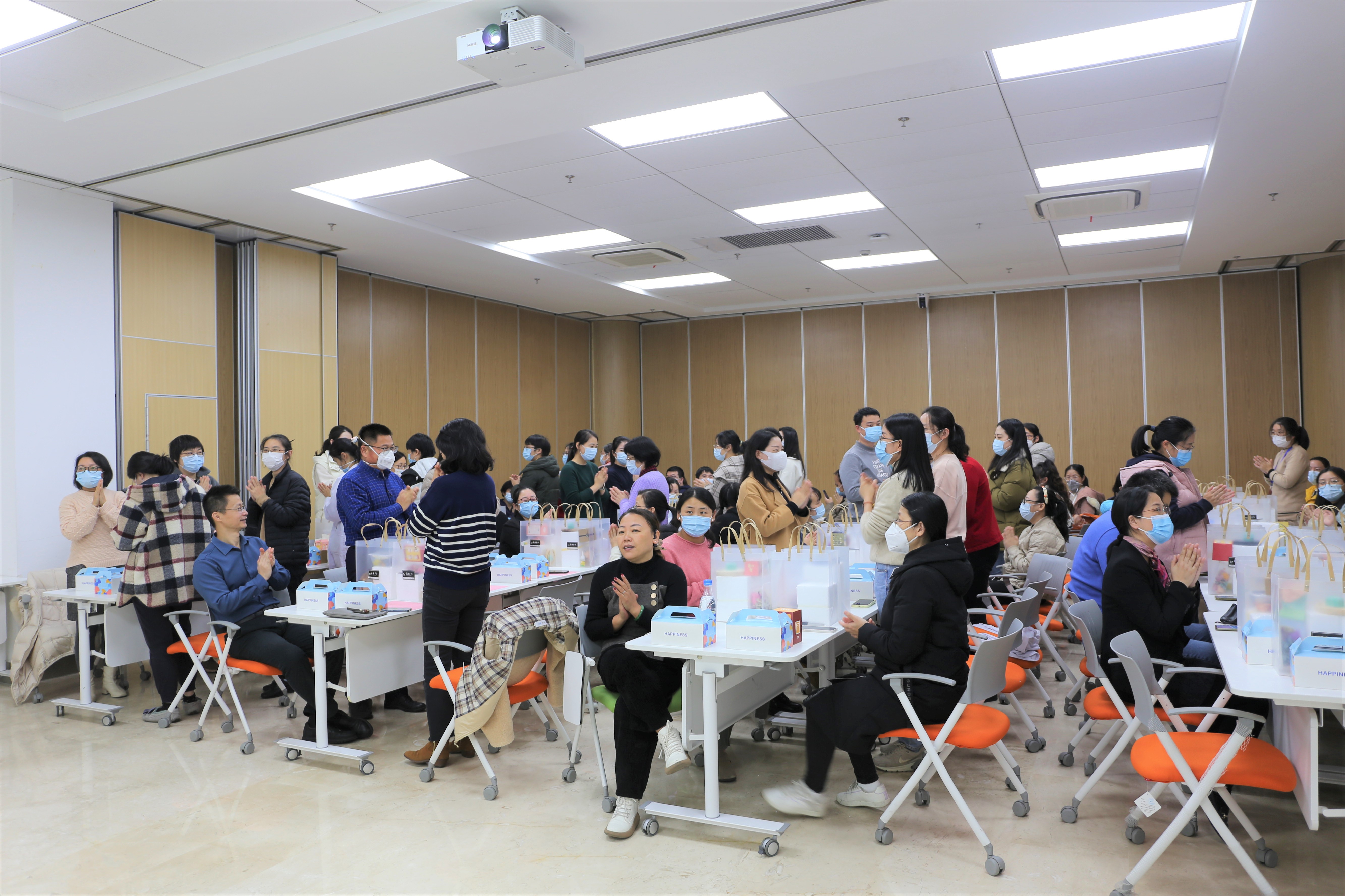 1670768771-7 唱生日歌.jpg
